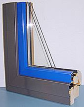 Fenster aus Holz und Aluminium